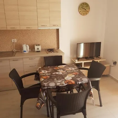 Apartment Pine Qerret *
